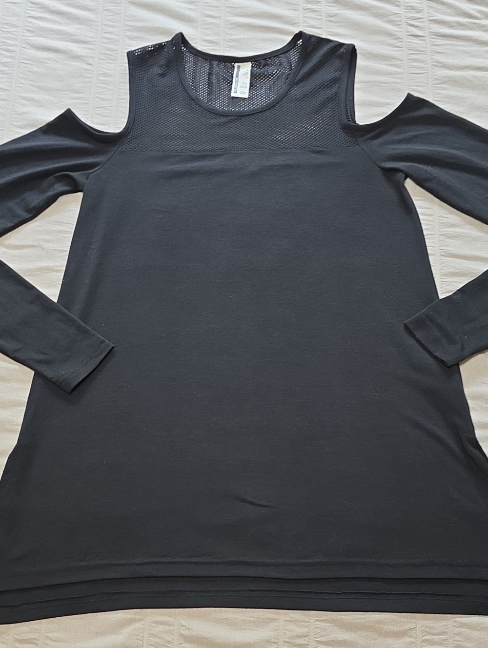 Mondetta Black Cold-Shoulder Mesh Yoke Long Sleeve Top Women's XS